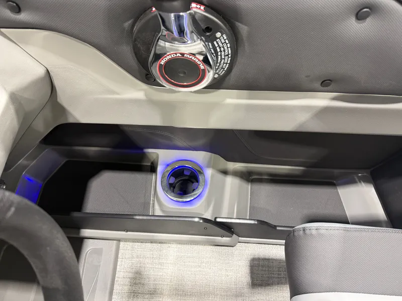 Slide: The Image of Tahoe LTZ 2385 Quad Lounge Tritoon & Honda 4-Stroke EFI 2026 - 17