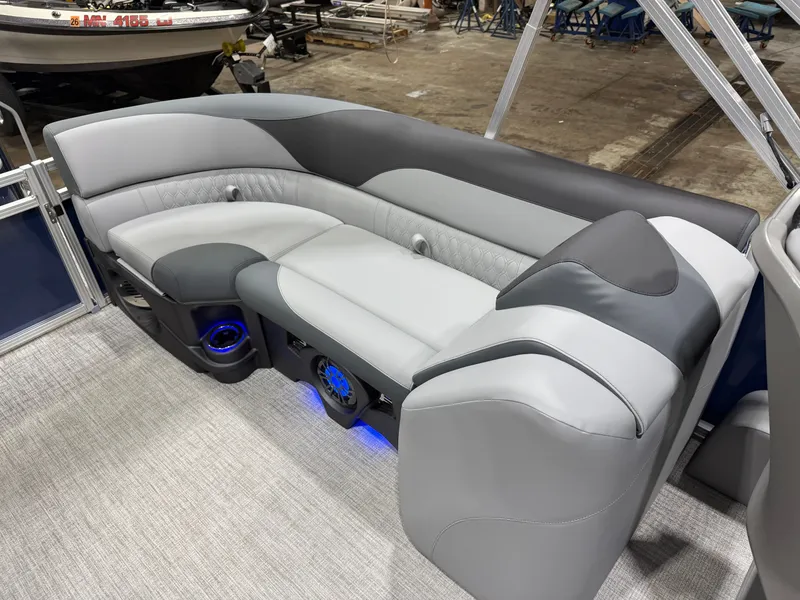 Slide: The Image of Tahoe LTZ 2385 Quad Lounge Tritoon & Honda 4-Stroke EFI 2026 - 18