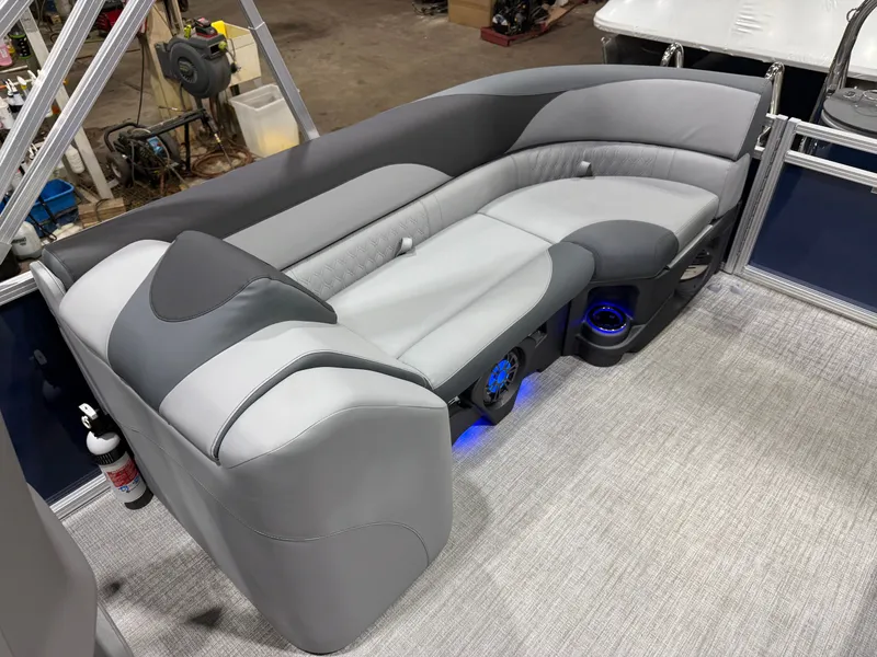 Slide: The Image of Tahoe LTZ 2385 Quad Lounge Tritoon & Honda 4-Stroke EFI 2026 - 19