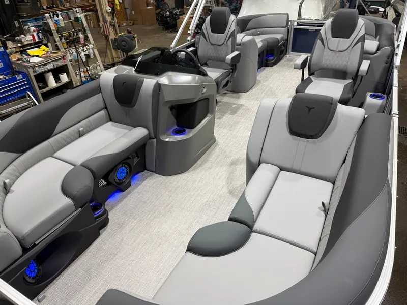 Slide: The Image of Tahoe LTZ 2385 Quad Lounge Tritoon & Honda 4-Stroke EFI 2026 - 30