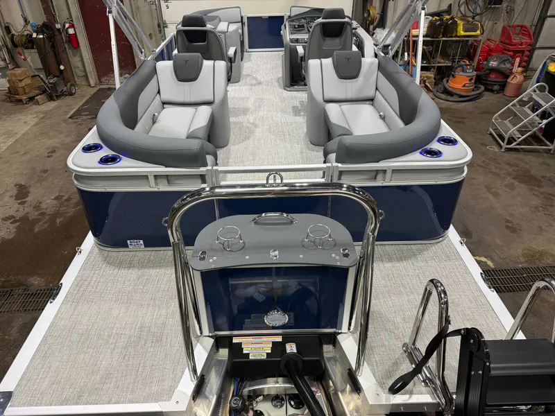 Slide: The Image of Tahoe LTZ 2385 Quad Lounge Tritoon & Honda 4-Stroke EFI 2026 - 6