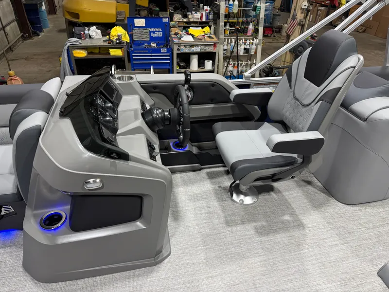 Slide: The Image of Tahoe LTZ 200HP Quad Lounge 2385 Tritoon 2026 - 11