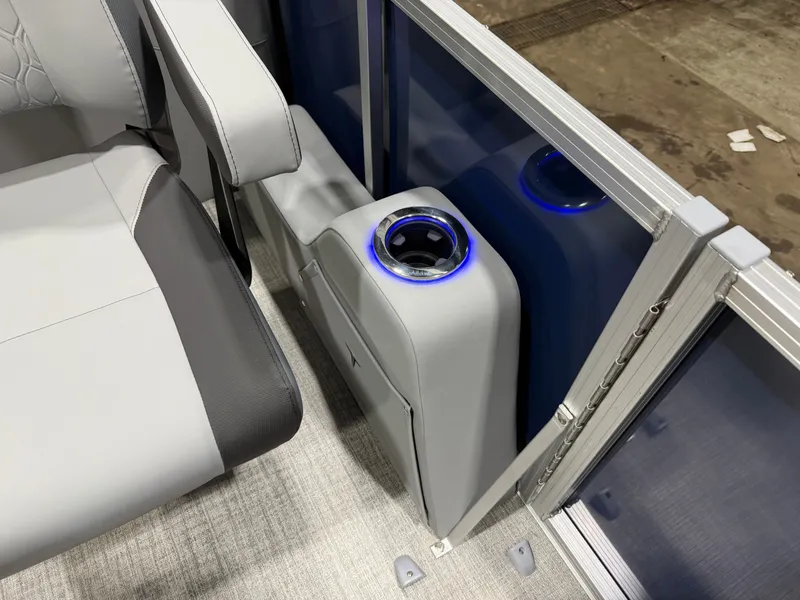 Slide: The Image of Tahoe LTZ 200HP Quad Lounge 2385 Tritoon 2026 - 24