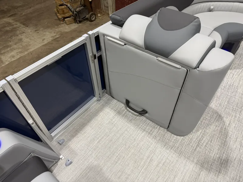 Slide: The Image of Tahoe LTZ 200HP Quad Lounge 2385 Tritoon 2026 - 25
