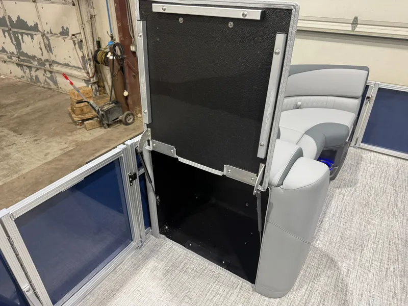 Slide: The Image of Tahoe LTZ 200HP Quad Lounge 2385 Tritoon 2026 - 26