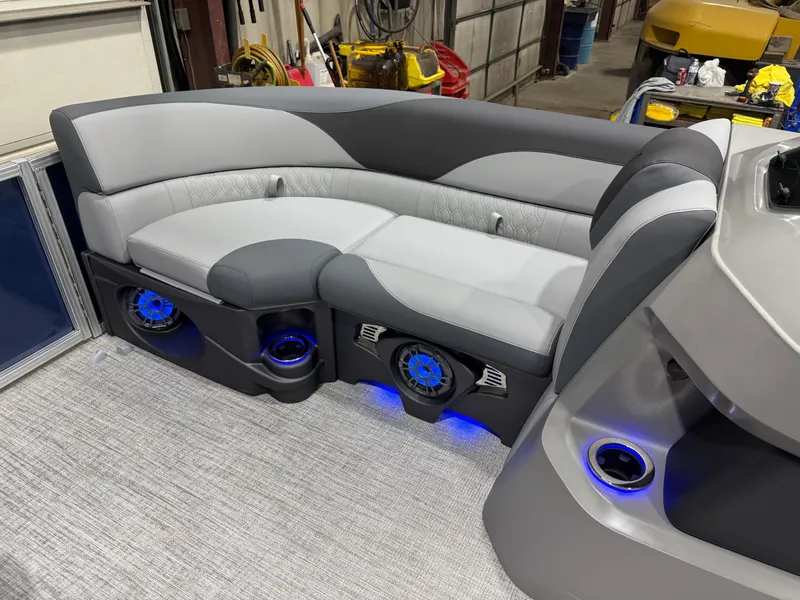 Slide: The Image of Tahoe LTZ 200HP Quad Lounge 2385 Tritoon 2026 - 28