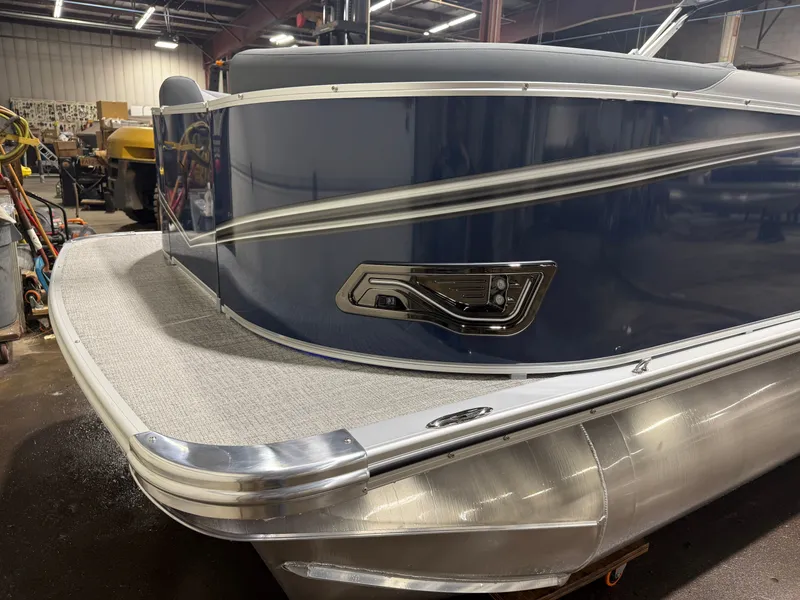 Slide: The Image of Tahoe LTZ 200HP Quad Lounge 2385 Tritoon 2026 - 36