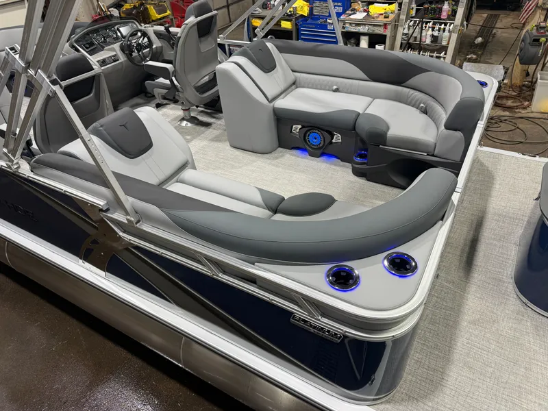 Slide: The Image of Tahoe LTZ 200HP Quad Lounge 2385 Tritoon 2026 - 4