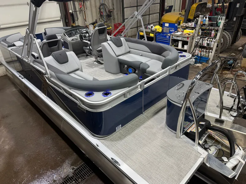 Slide: The Image of Tahoe LTZ 200HP Quad Lounge 2385 Tritoon 2026 - 49