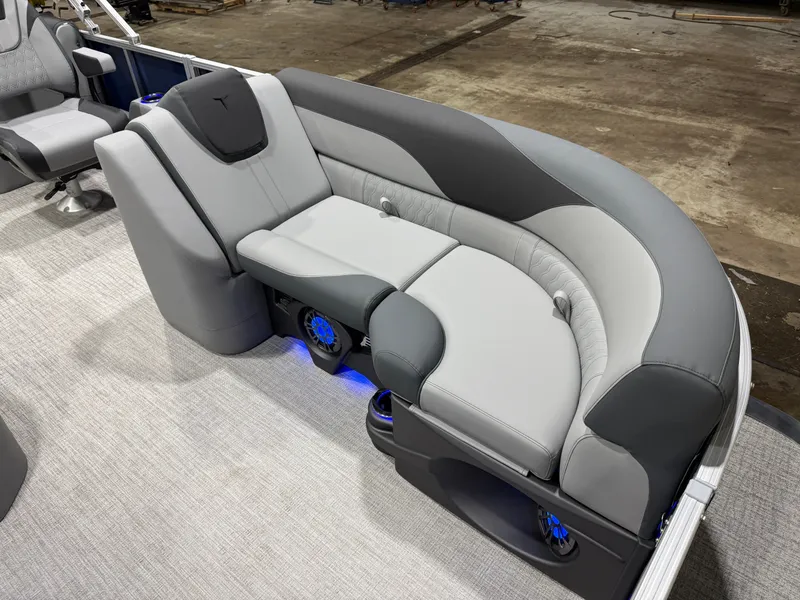 Slide: The Image of Tahoe LTZ 200HP Quad Lounge 2385 Tritoon 2026 - 9