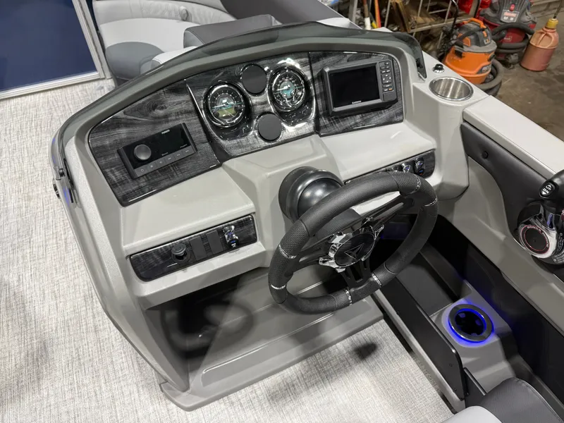 Slide: The Image of Tahoe LTZ 2385 Quad Lounge Tritoon & Honda 4-Stroke EFI 2026 - 13