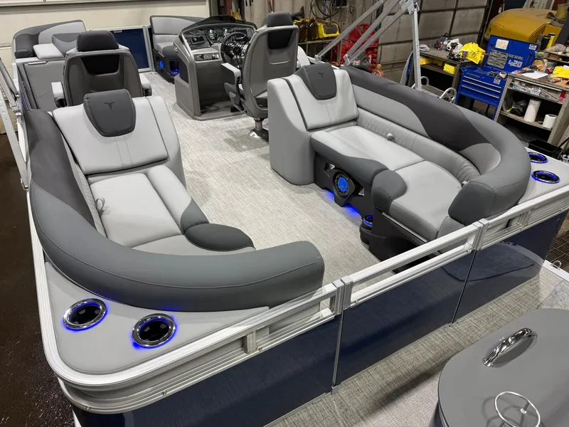 Slide: The Image of Tahoe LTZ 2385 Quad Lounge Tritoon & Honda 4-Stroke EFI 2026 - 20