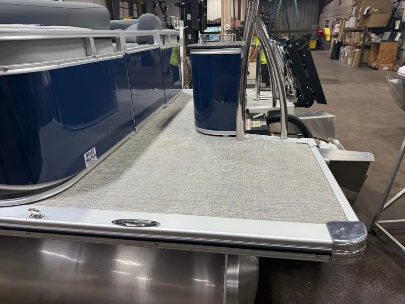 Slide: The Image of Tahoe LTZ 2385 Quad Lounge Tritoon & Honda 4-Stroke EFI 2026 - 40