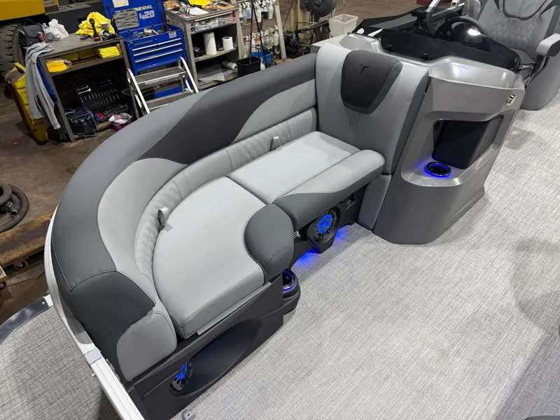 Slide: The Image of Tahoe LTZ 2385 Quad Lounge Tritoon & Honda 4-Stroke EFI 2026 - 8