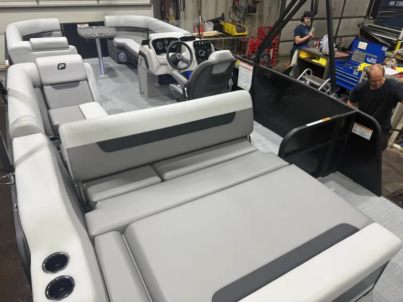 Slide: The Image of Princecraft Vectra 23 RL 2026 - 17