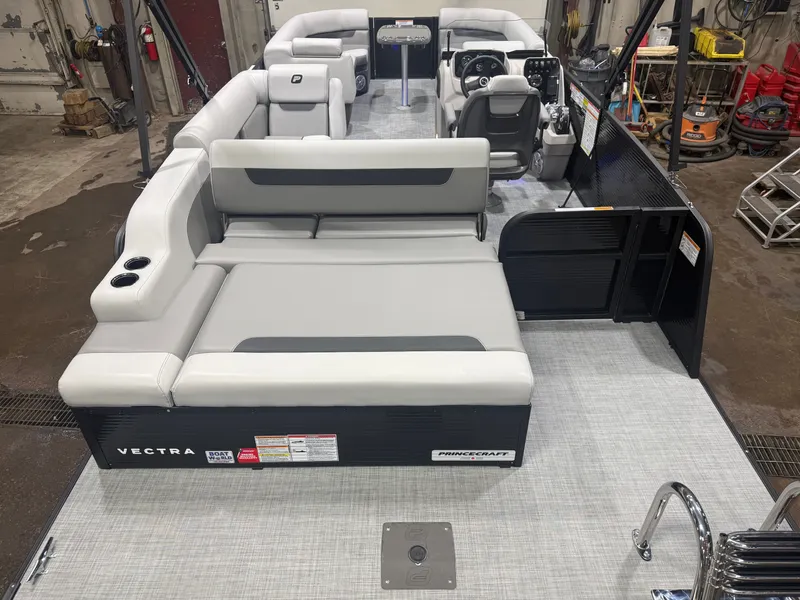 Slide: The Image of Princecraft Vectra 23 RL 2026 - 5