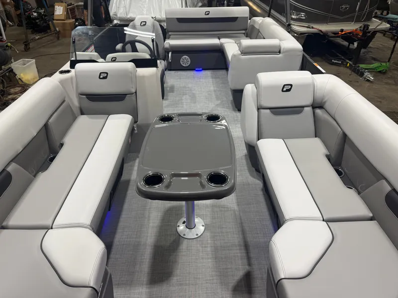 Slide: The Image of Princecraft Vectra 23 RL 2026 - 6