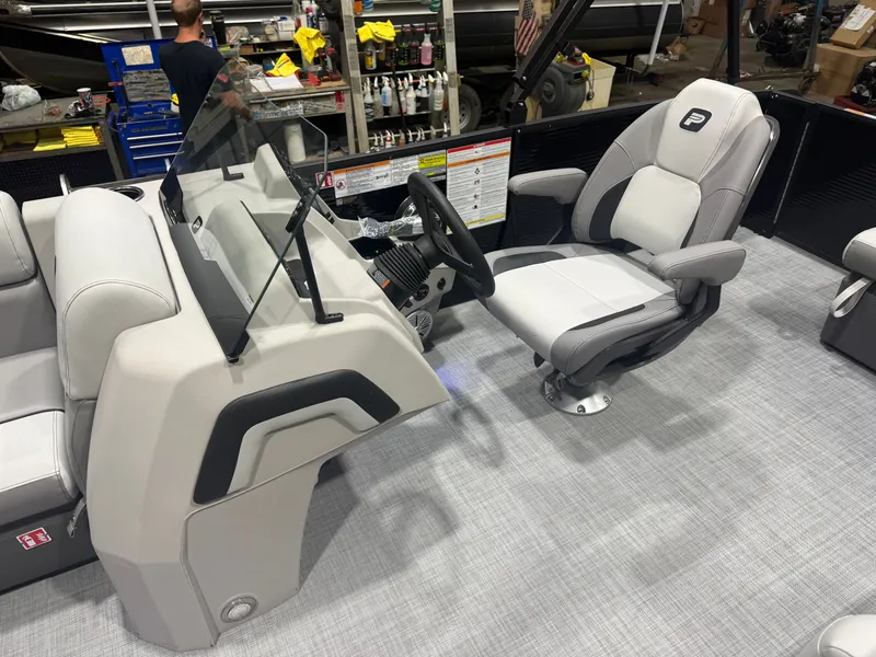 Slide: The Image of Princecraft Vectra 23 RL 2026 - 9