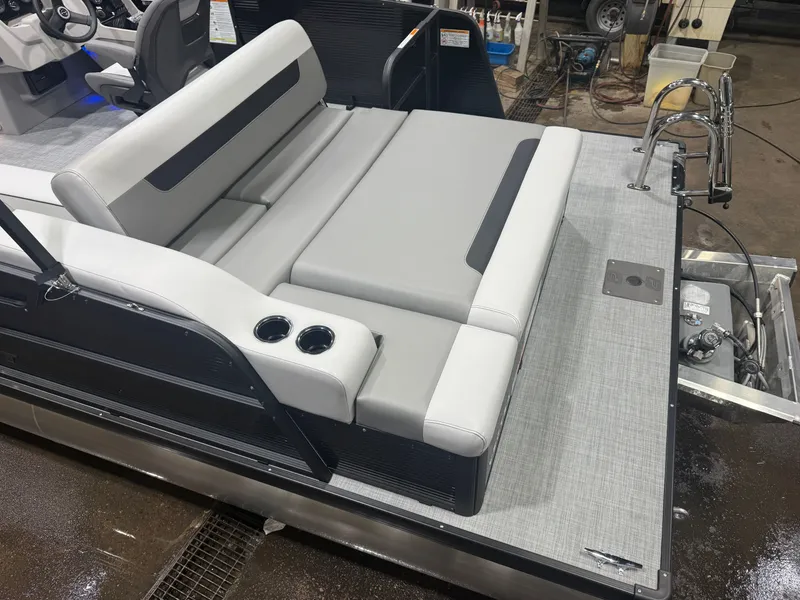 Slide: The Image of Princecraft Vectra 23 RL 2026 - 4