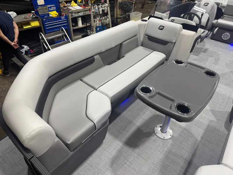 Slide: The Image of Princecraft Vectra 23 RL 2026 - 7