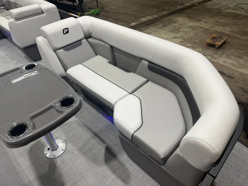 Slide: The Image of Princecraft Vectra 23 RL 2026 - 8