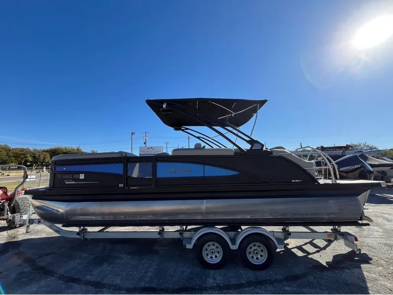 The Image of Barletta Corsa 23UA Ultra-Lounge w/ Tower 2023 - 1