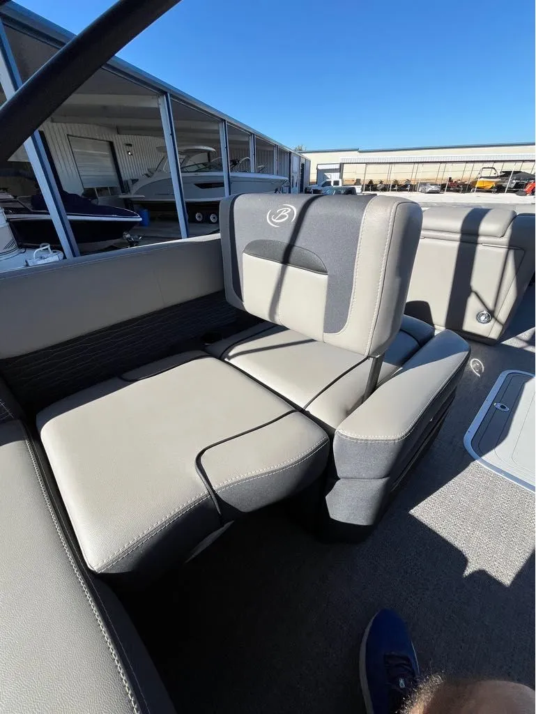 Slide: The Image of Barletta Corsa 23UA Ultra-Lounge w/ Tower 2023 - 11