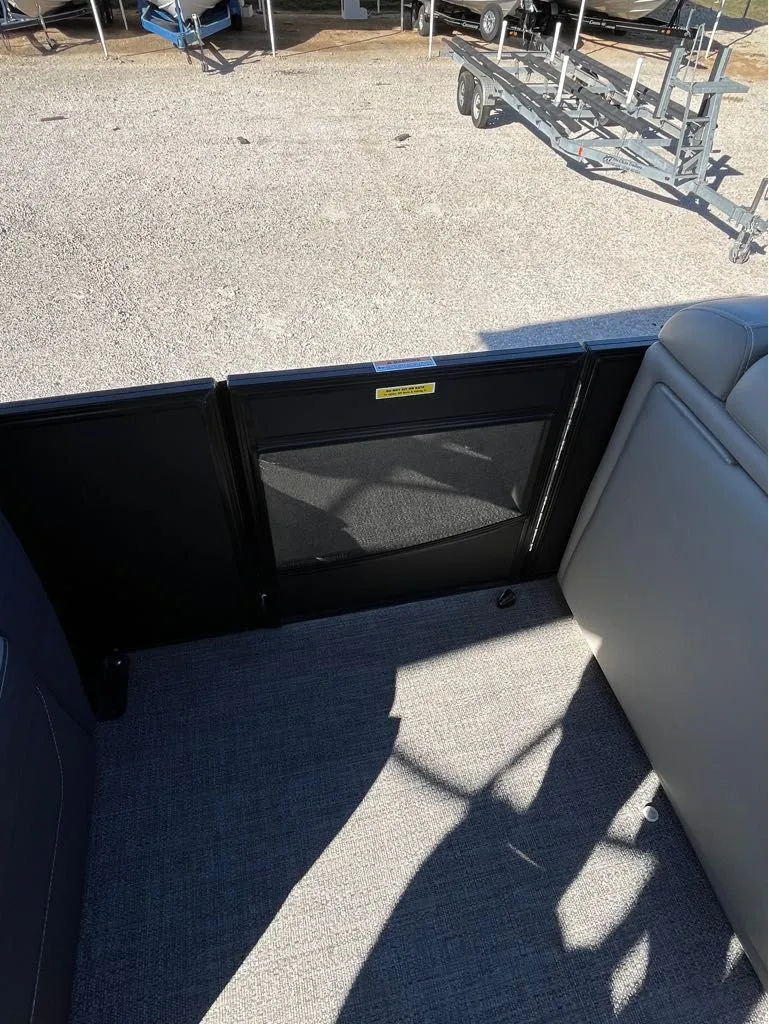 Slide: The Image of Barletta Corsa 23UA Ultra-Lounge w/ Tower 2023 - 7