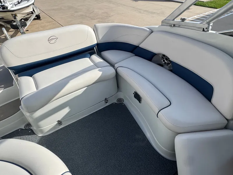 Slide: The Image of Crownline Boats Eclipse E4 2014 - 11