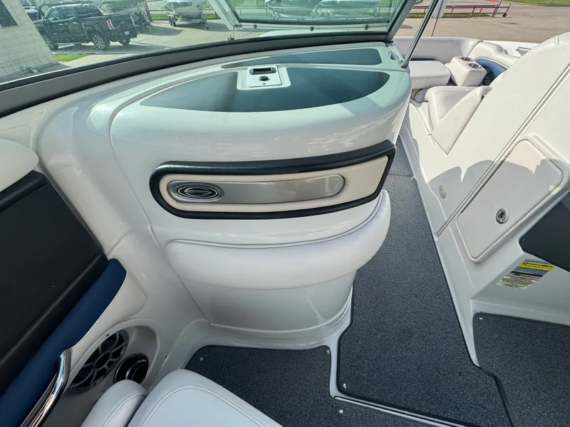 Slide: The Image of Crownline Boats Eclipse E4 2014 - 14