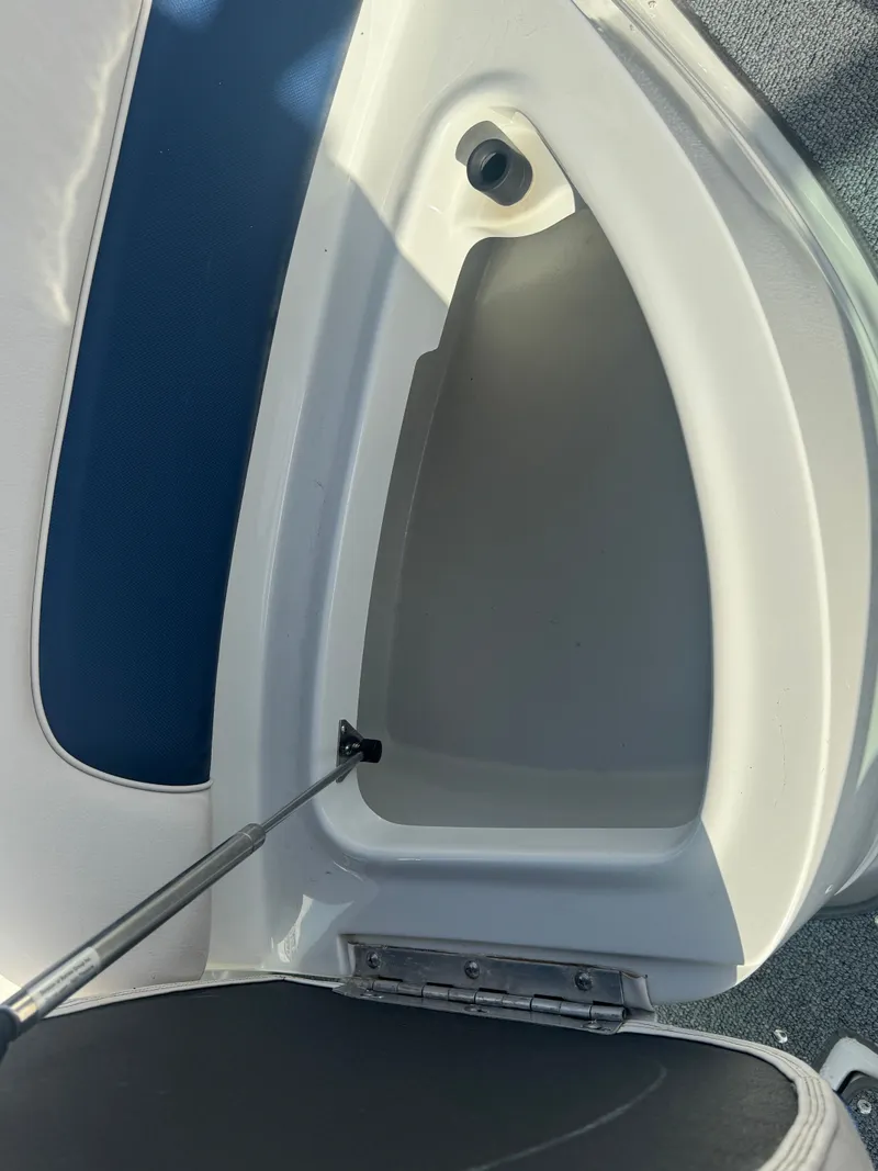 Slide: The Image of Crownline Boats Eclipse E4 2014 - 24