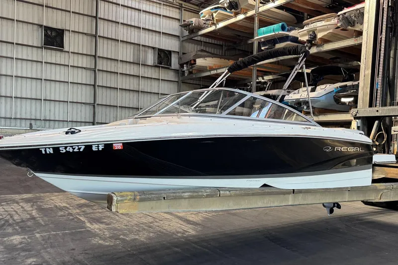 The Image of 2014 Regal 1900 ES Bowrider boat in storage facility. - 0