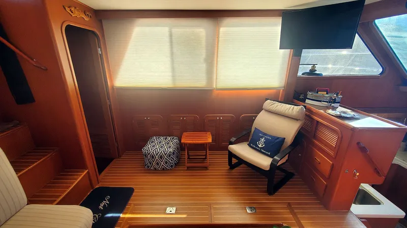 Slide: The Image of Salon Port - 12