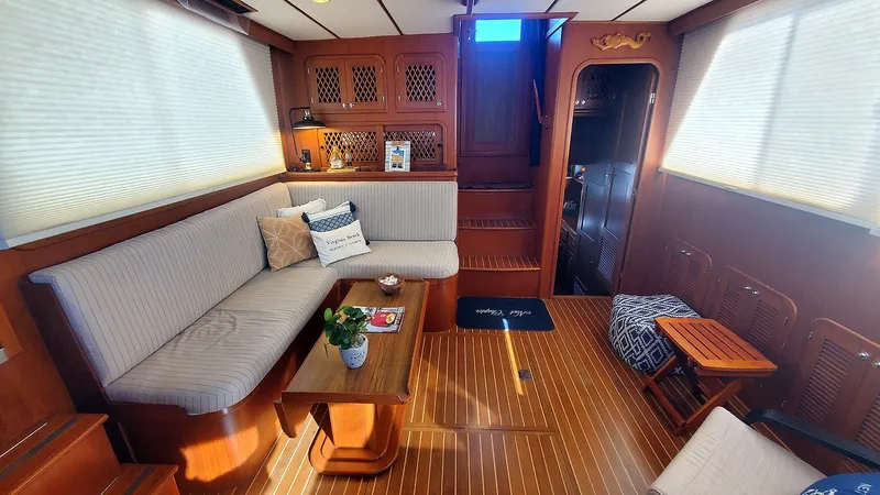 Slide: The Image of Salon Aft - 14