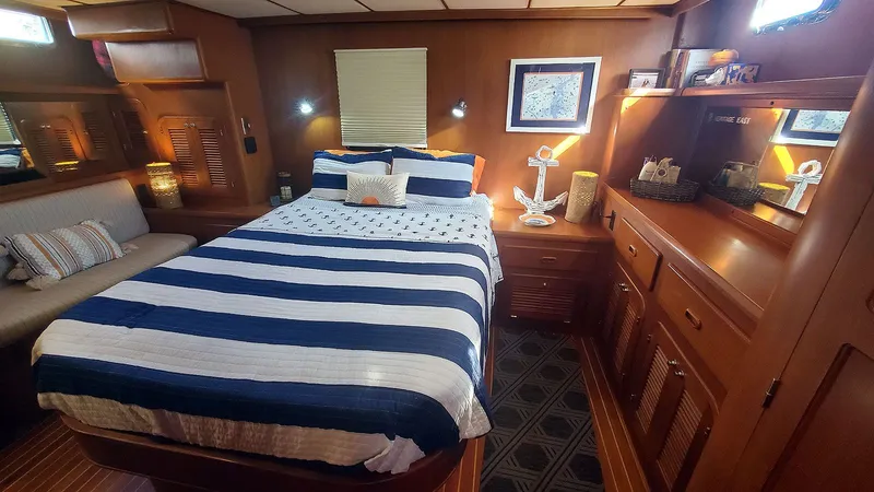 Slide: The Image of Master Stateroom Aft - 24