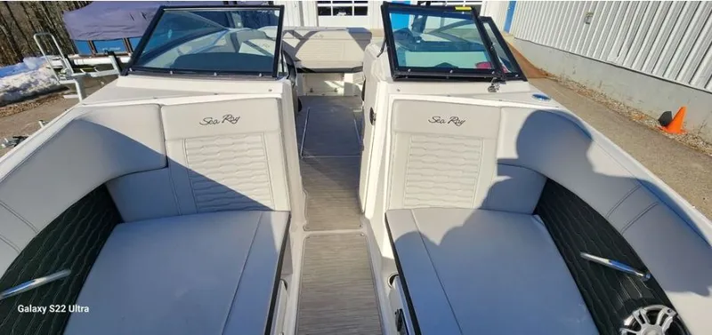 Slide: The Image of Sea Ray SPX 230 2023 - 3