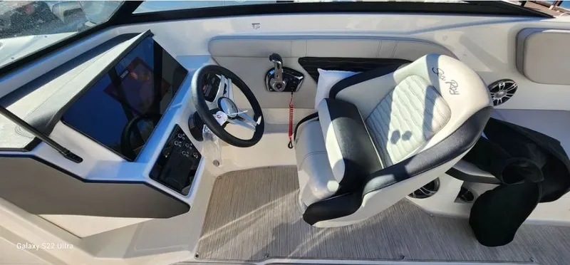 Slide: The Image of Sea Ray SPX 230 2023 - 6