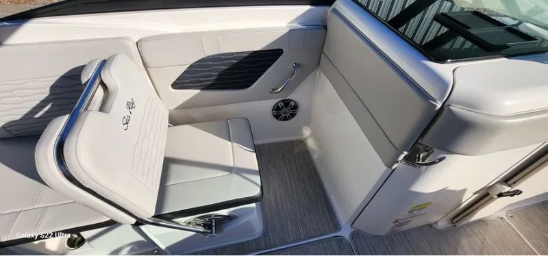 Slide: The Image of Sea Ray SPX 230 2023 - 8