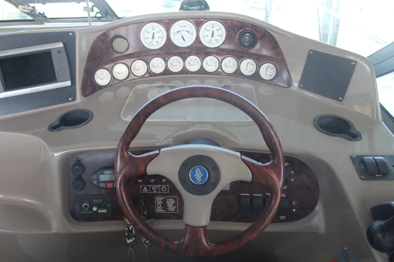 Slide: The Image of Four Winns 328 Vista 2004 - 10