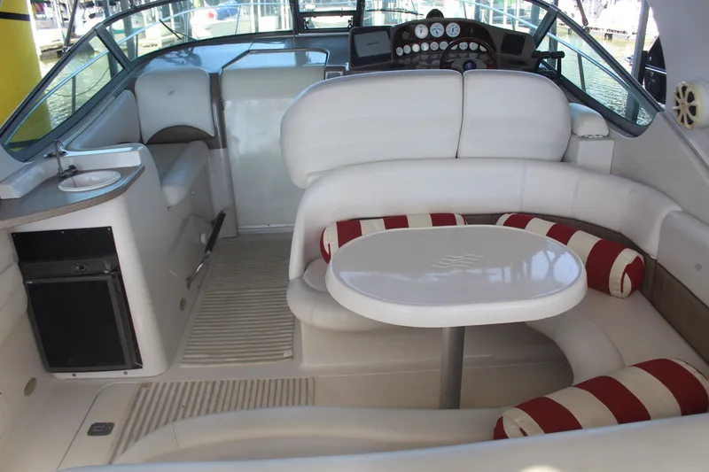 Slide: The Image of Four Winns 328 Vista 2004 - 16