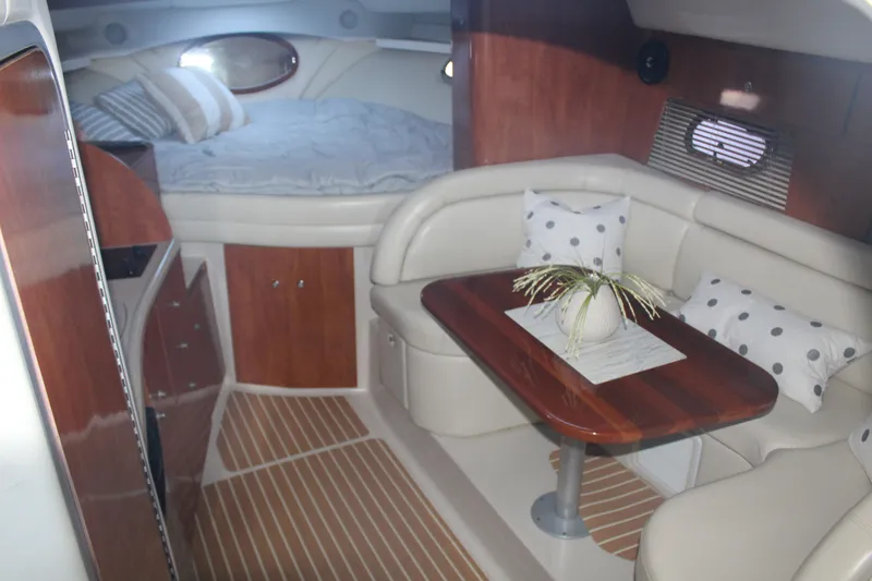 Slide: The Image of Four Winns 328 Vista 2004 - 17