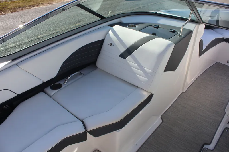 Slide: The Image of Regal 2300 Bowrider 2017 - 10