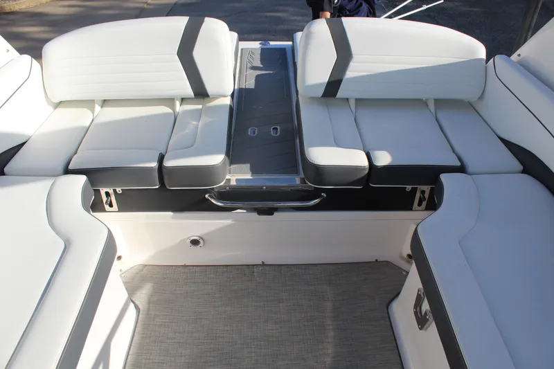 Slide: The Image of Regal 2300 Bowrider 2017 - 12