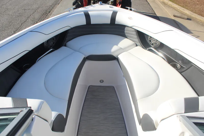 Slide: The Image of Regal 2300 Bowrider 2017 - 15