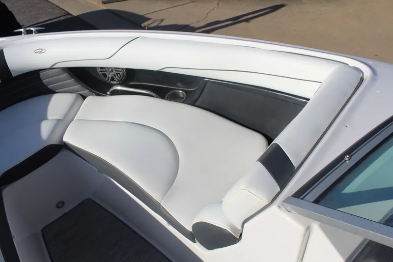 Slide: The Image of Regal 2300 Bowrider 2017 - 17