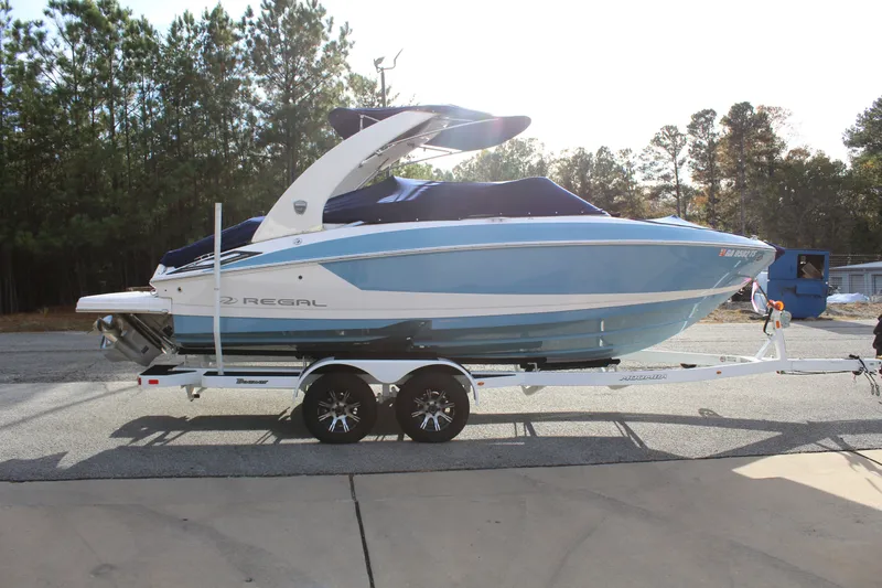 Slide: The Image of Regal 2300 Bowrider 2017 - 20