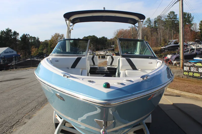 Slide: The Image of Regal 2300 Bowrider 2017 - 4