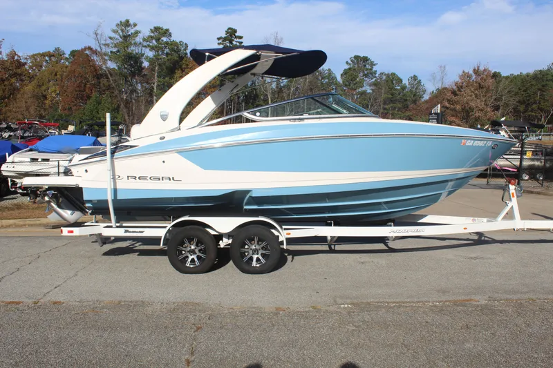 Slide: The Image of Regal 2300 Bowrider 2017 - 5
