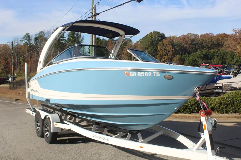 Slide: The Image of Regal 2300 Bowrider 2017 - 7