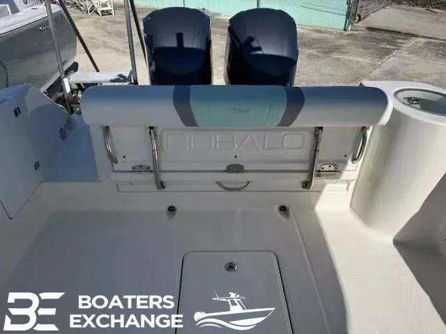 Slide: The Image of Robalo R272 Center Console 2019 - 3